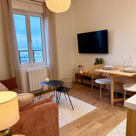 Eiffel Tower View Cozy, Quiet & Easy Access To Paris Issy-les-Moulineaux