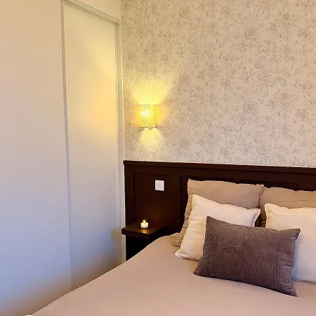 Lägenhet Eiffel Tower View Cozy, Quiet & Easy Access To Paris Issy-les-Moulineaux