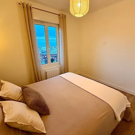 Apartment Eiffel Tower View Cozy, Quiet & Easy Access To Paris *