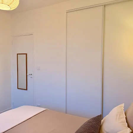 Eiffel Tower View Cozy, Quiet & Easy Access To Paris Apartment *
