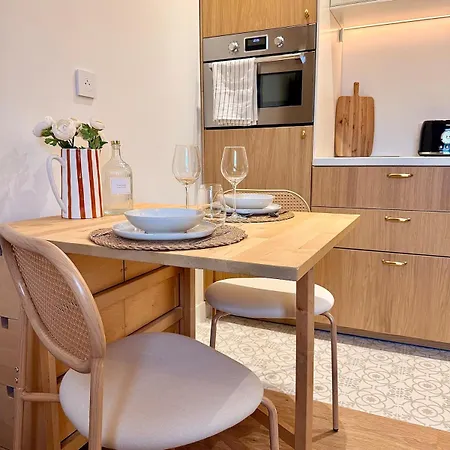 Lägenhet Eiffel Tower View Cozy, Quiet & Easy Access To Paris Issy-les-Moulineaux